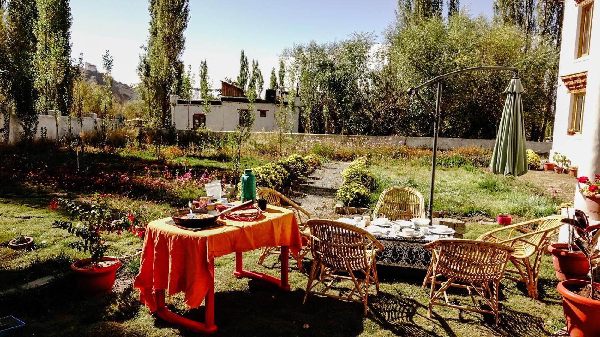Отель Ladakh Eco House Лех Экстерьер фото